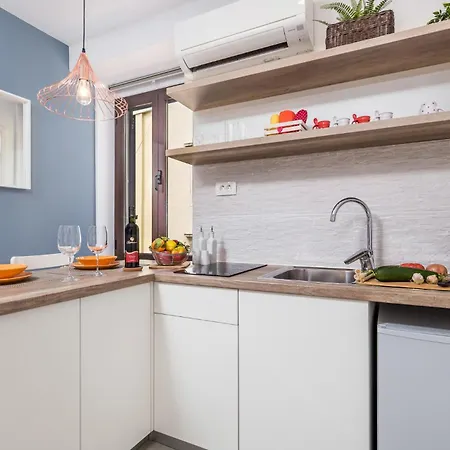 Apartment In With Kitchen *